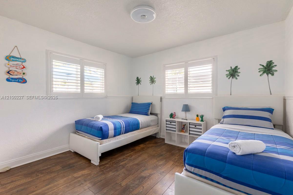 10911 Taft Street Property Photo 16