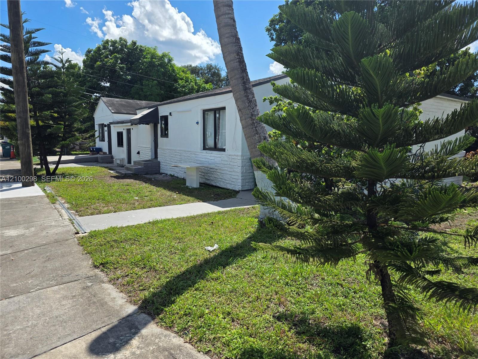 1102 Nw 103rd Street Property Photo 2