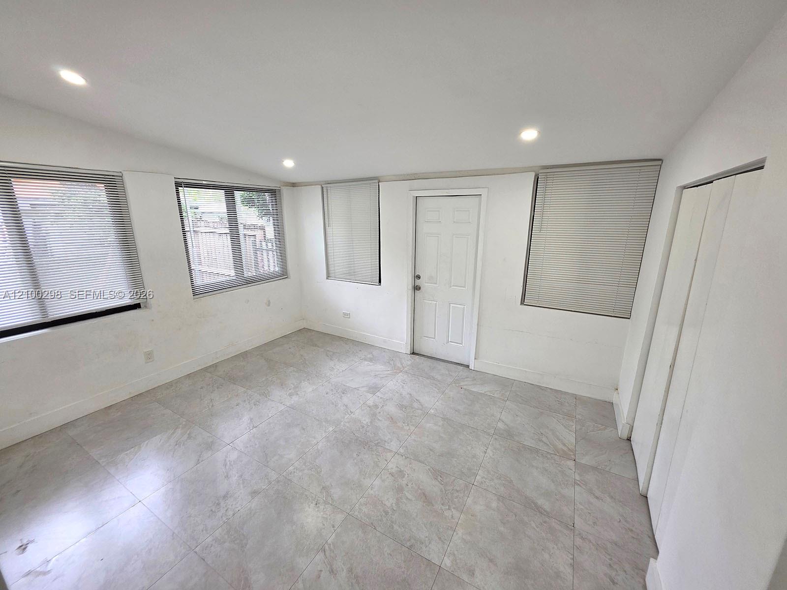 1102 Nw 103rd Street Property Photo 32