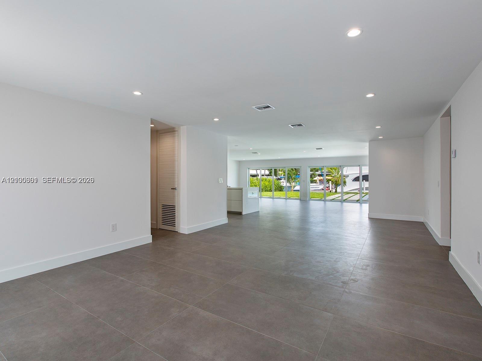 2025 Keystone Boulevard Property Photo 5