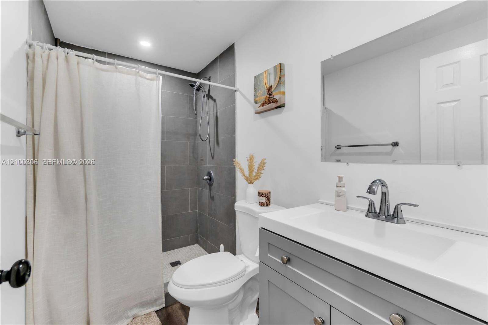351 W 36th Street Property Photo 12