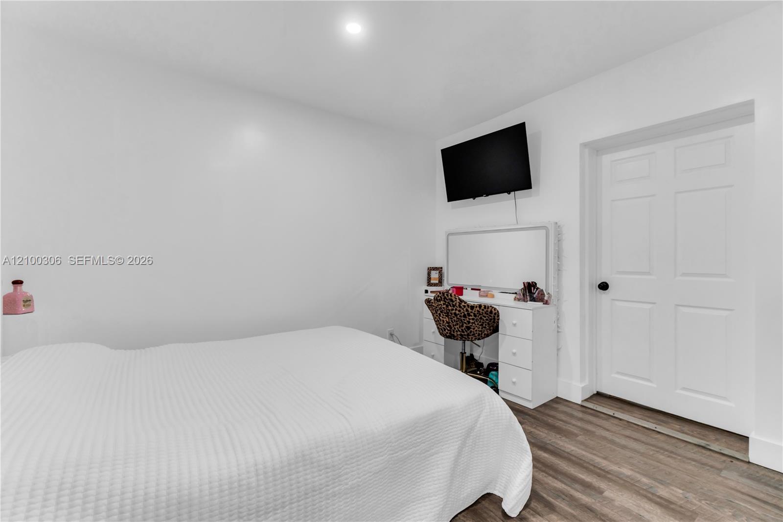 351 W 36th Street Property Photo 15