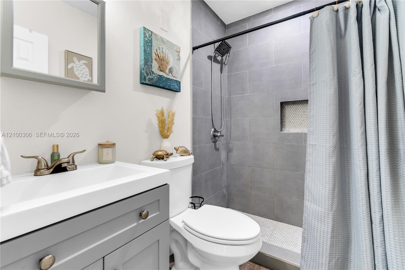351 W 36th Street Property Photo 16