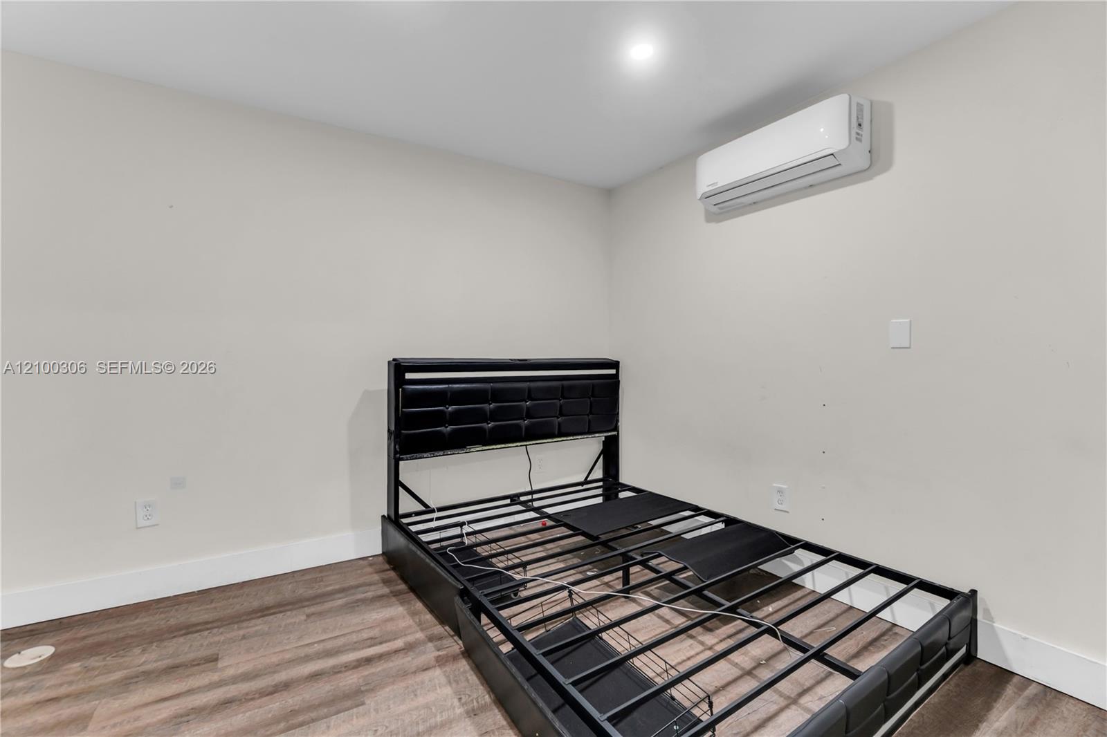 351 W 36th Street Property Photo 23