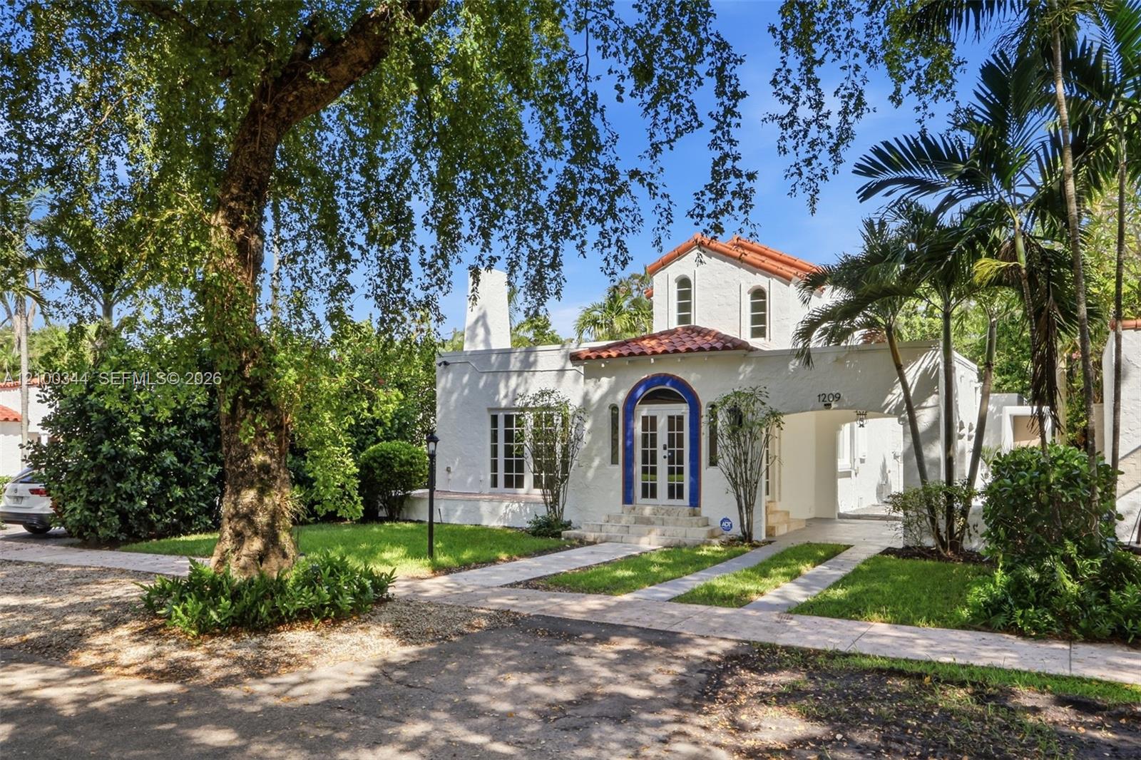 1209 La Mancha Avenue Property Photo 1