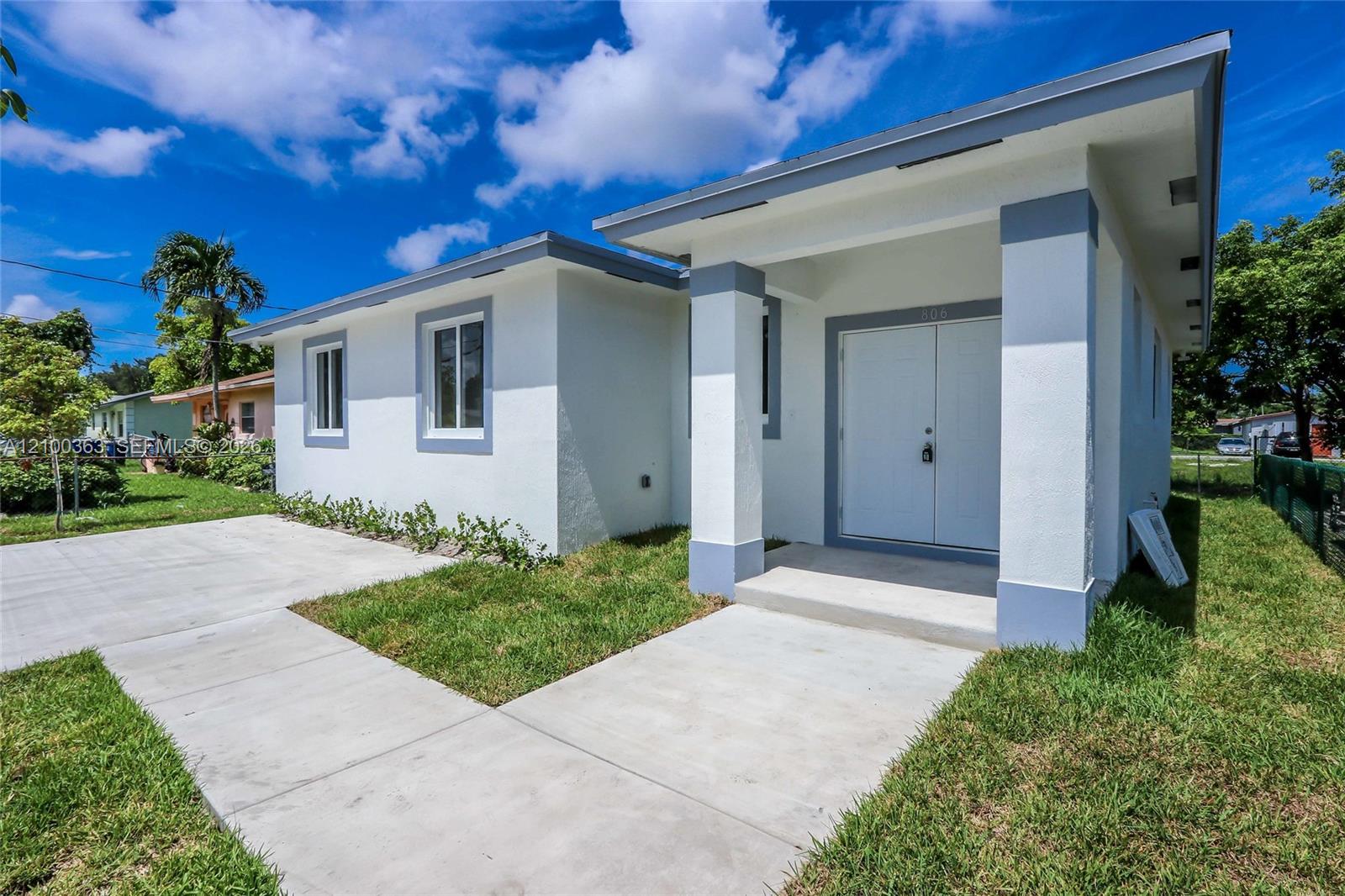 806 NW 5th Avenue Property Photo 1