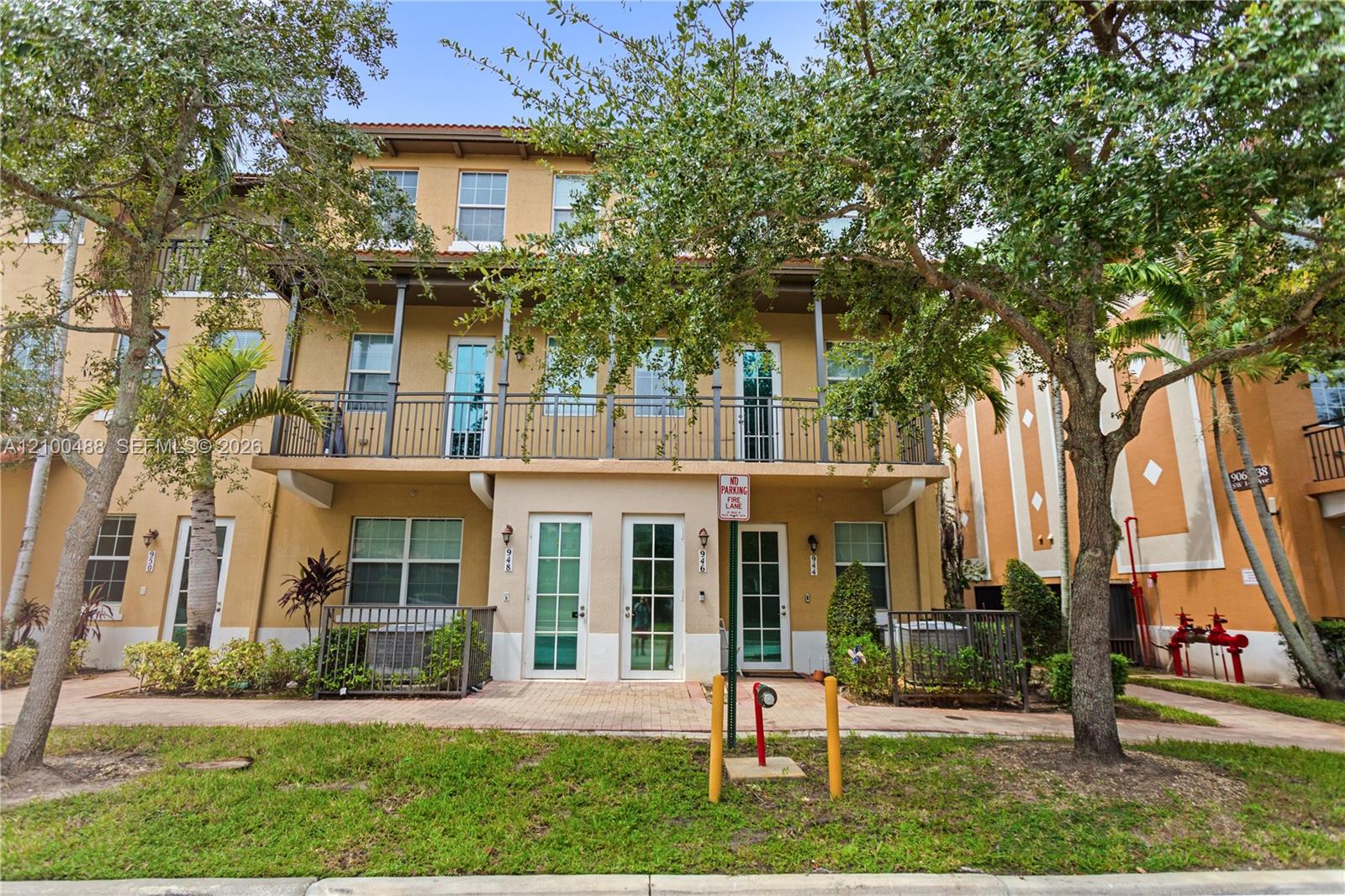 946 Sw 147th Avenue 2614 Property Photo 1