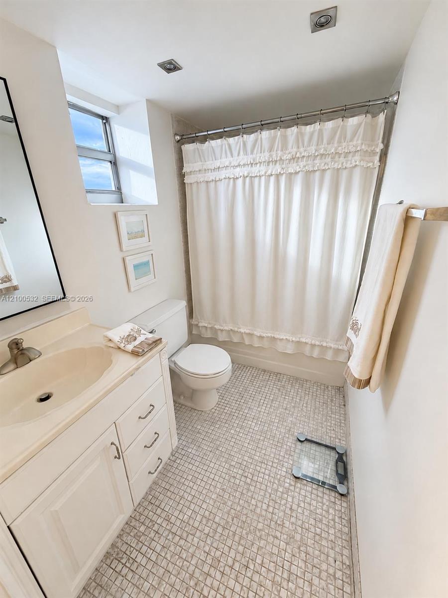 9273 Collins Avenue 912 Property Photo 18