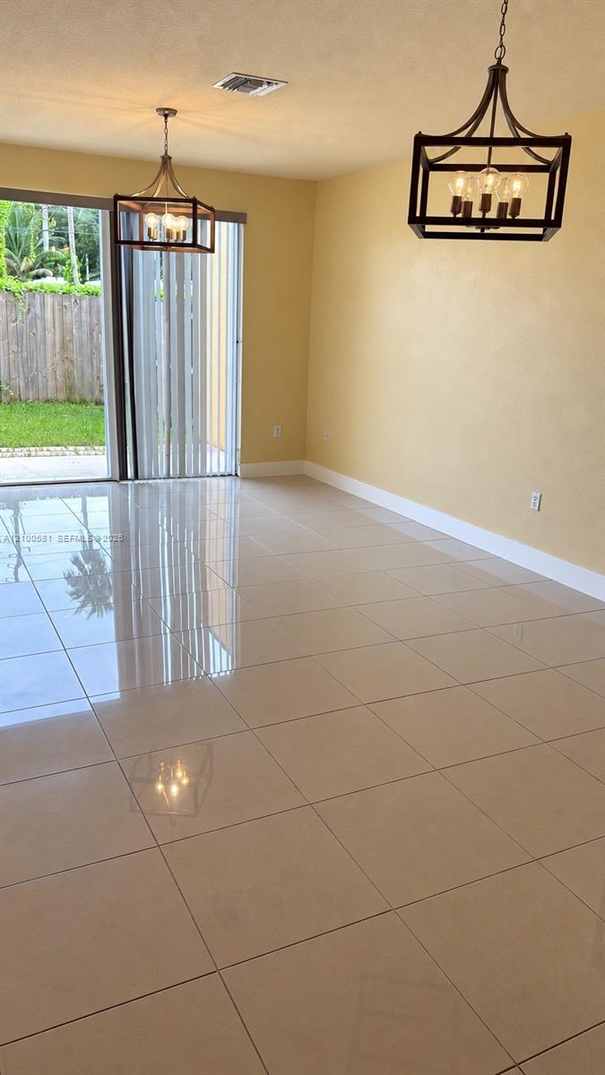 645 E Mowry Court Property Photo 4