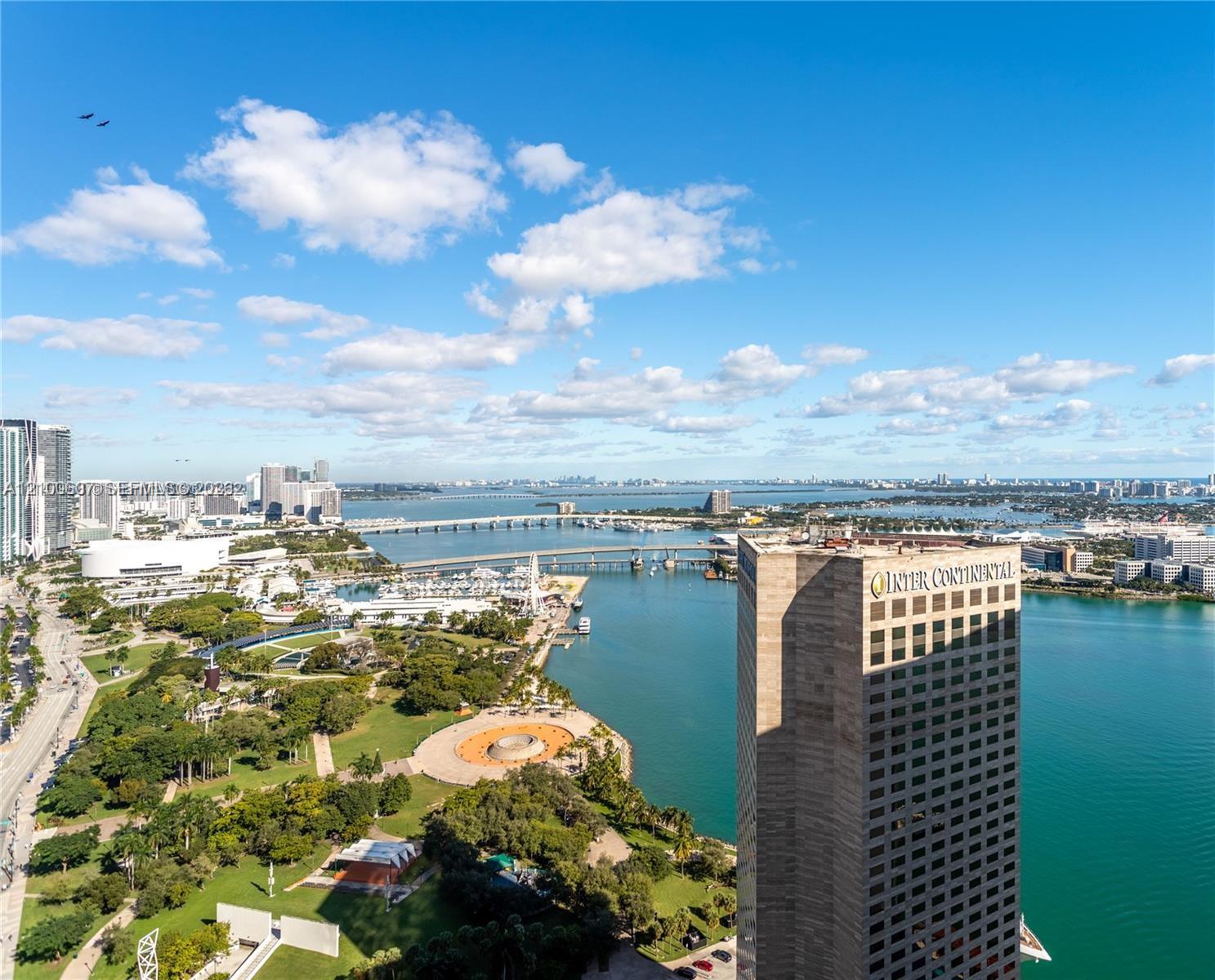 325 S Biscayne Boulevard 4318 Property Photo 1