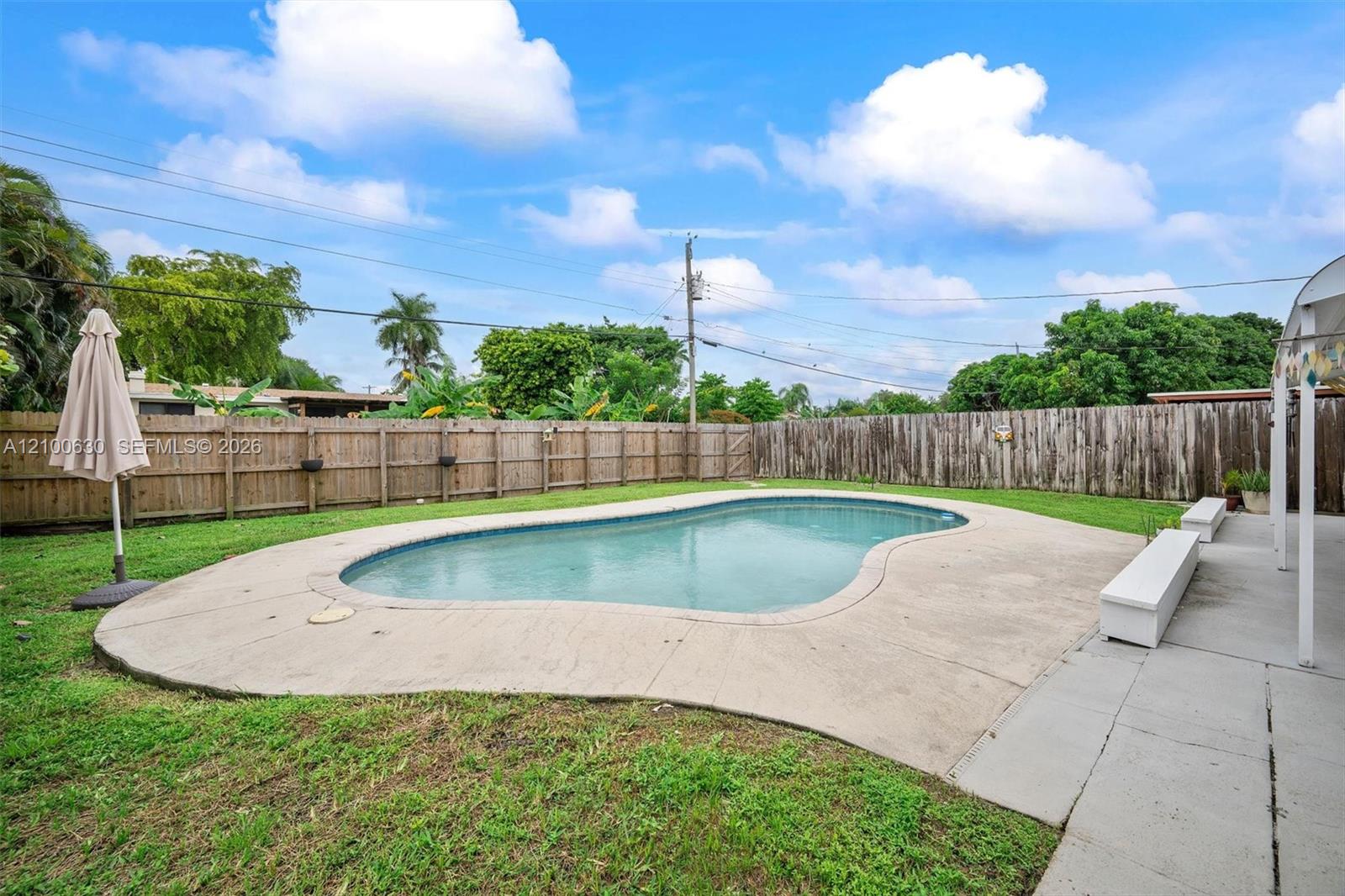 540 S Rainbow Drive Property Photo 4