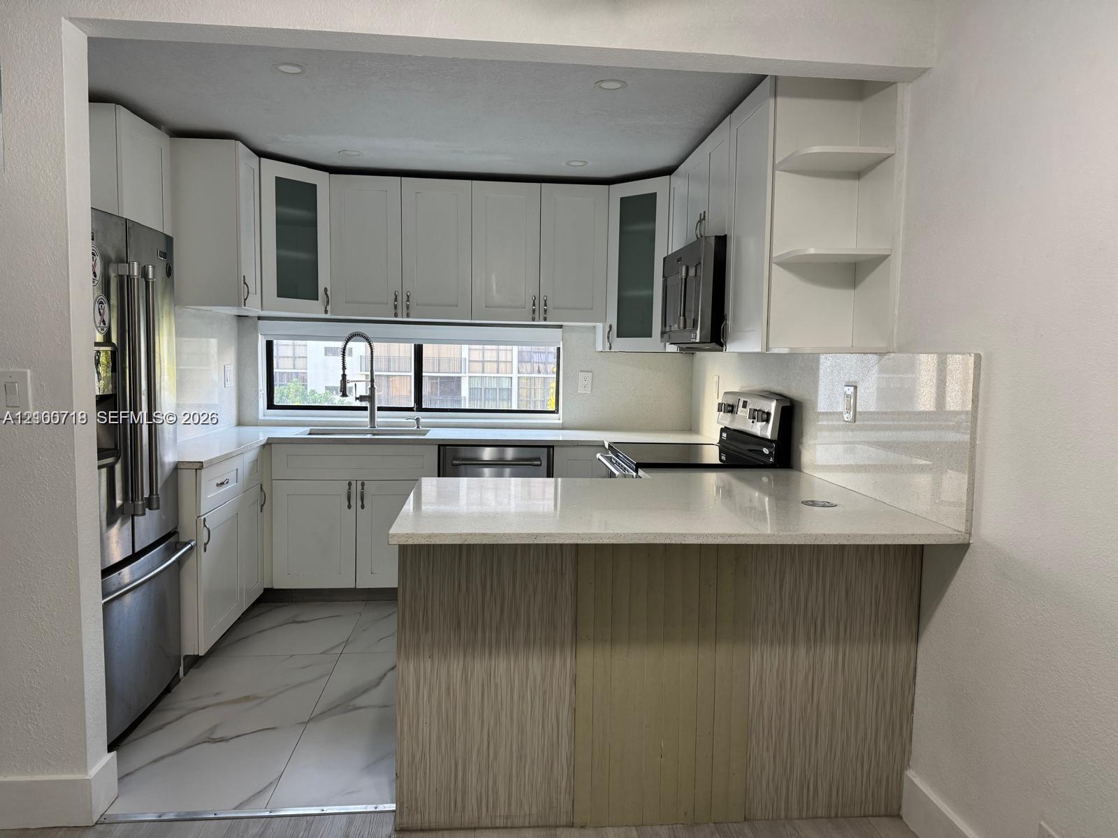 17021 N Bay Road 627 Property Photo 1