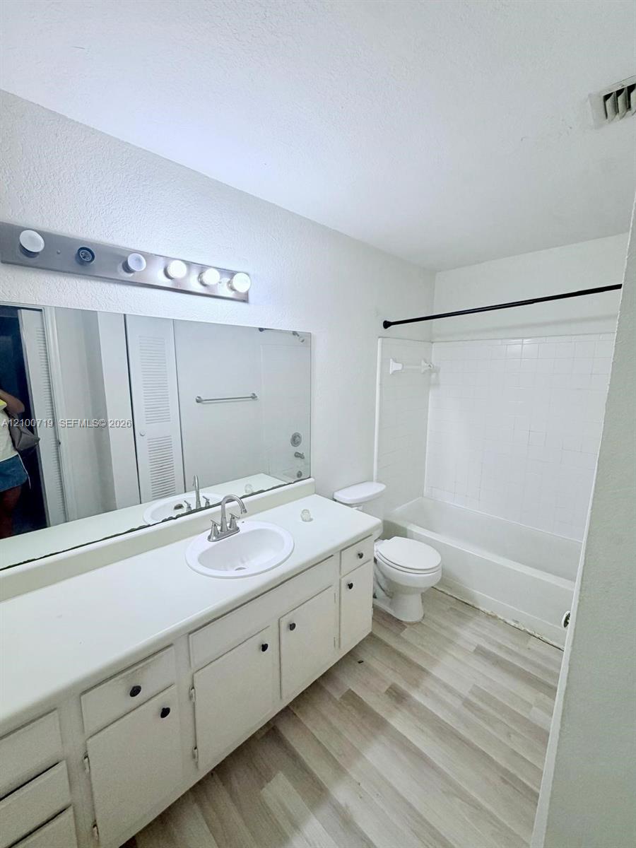 3450 N Pinewalk Drive N 424 Property Photo 8