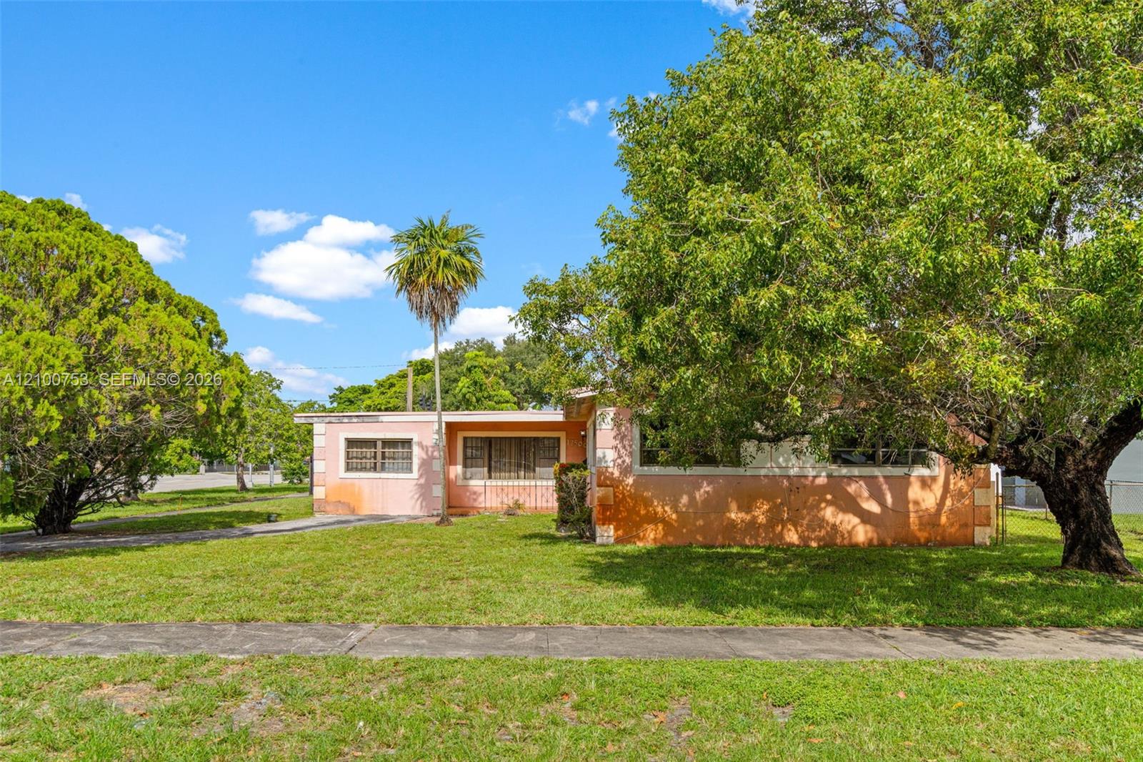17500 Nw 11 Avenue Property Photo 11