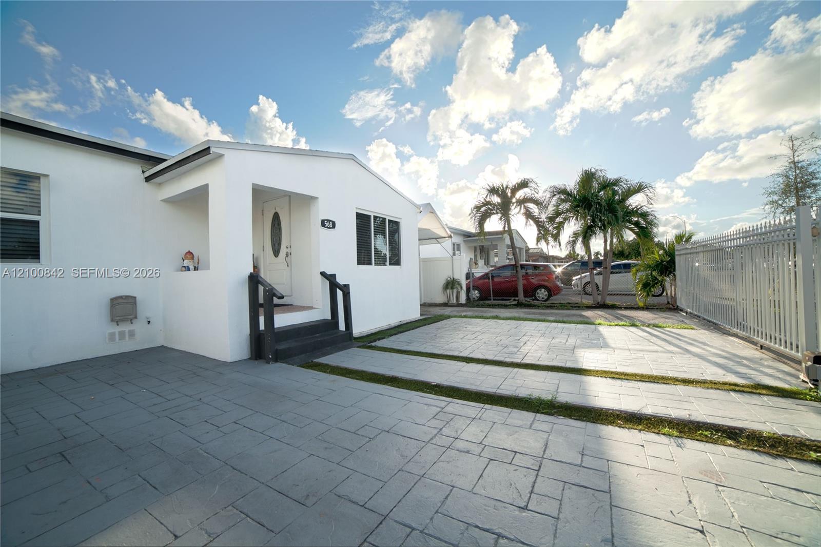 568 E 15th Street Property Photo 1
