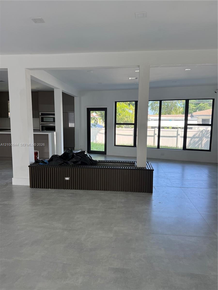 12615 N Miami Avenue Property Photo 9
