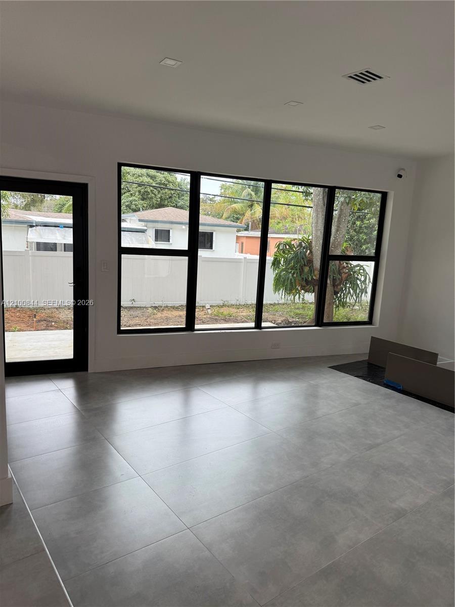 12615 N Miami Avenue Property Photo 13