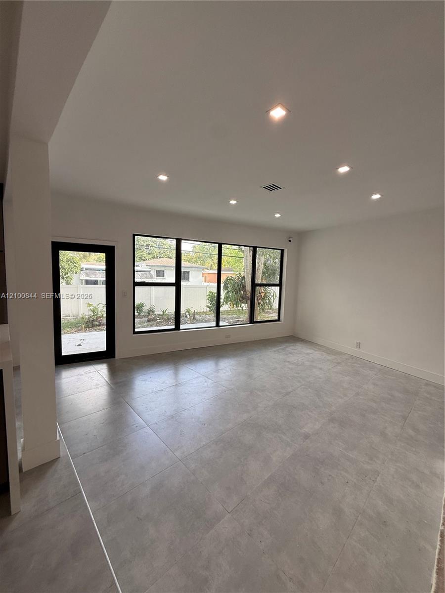 12615 N Miami Avenue Property Photo 15