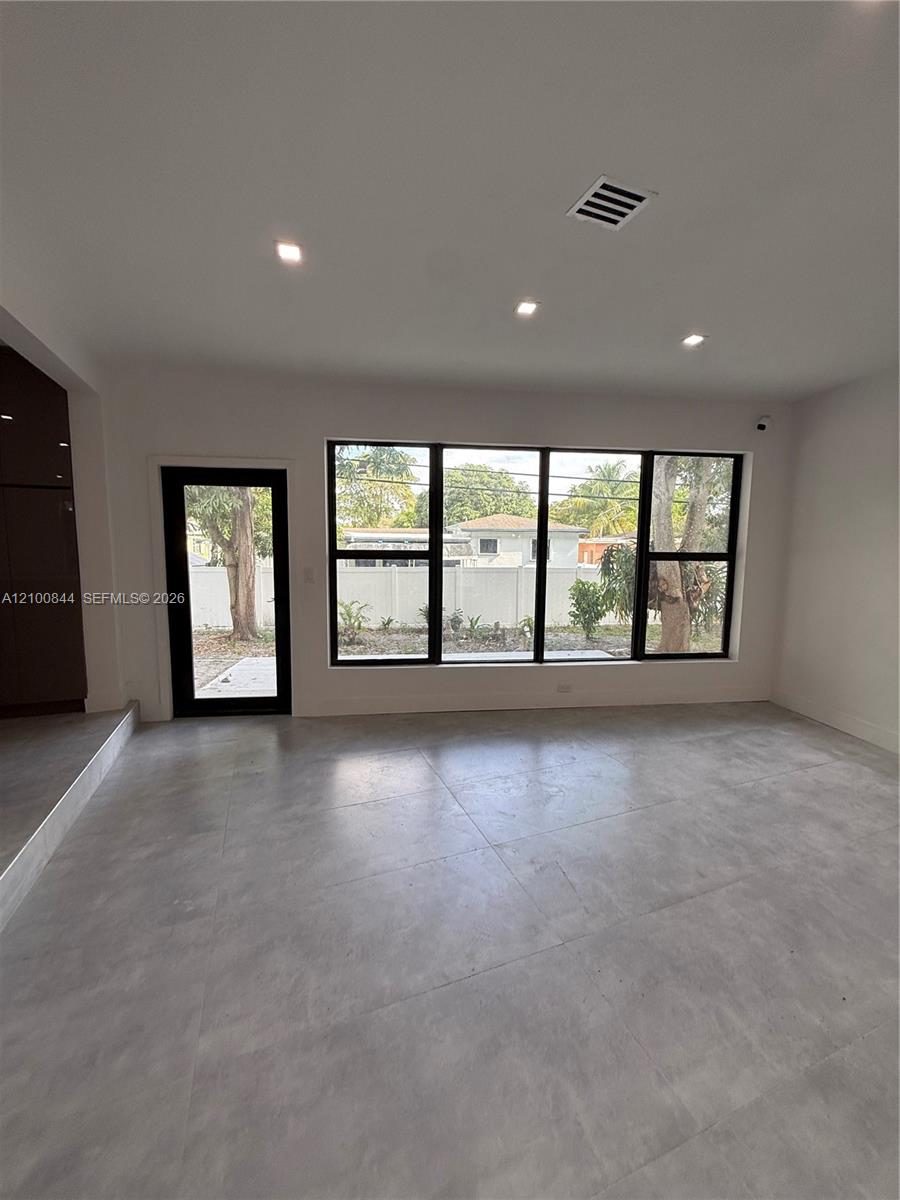 12615 N Miami Avenue Property Photo 54