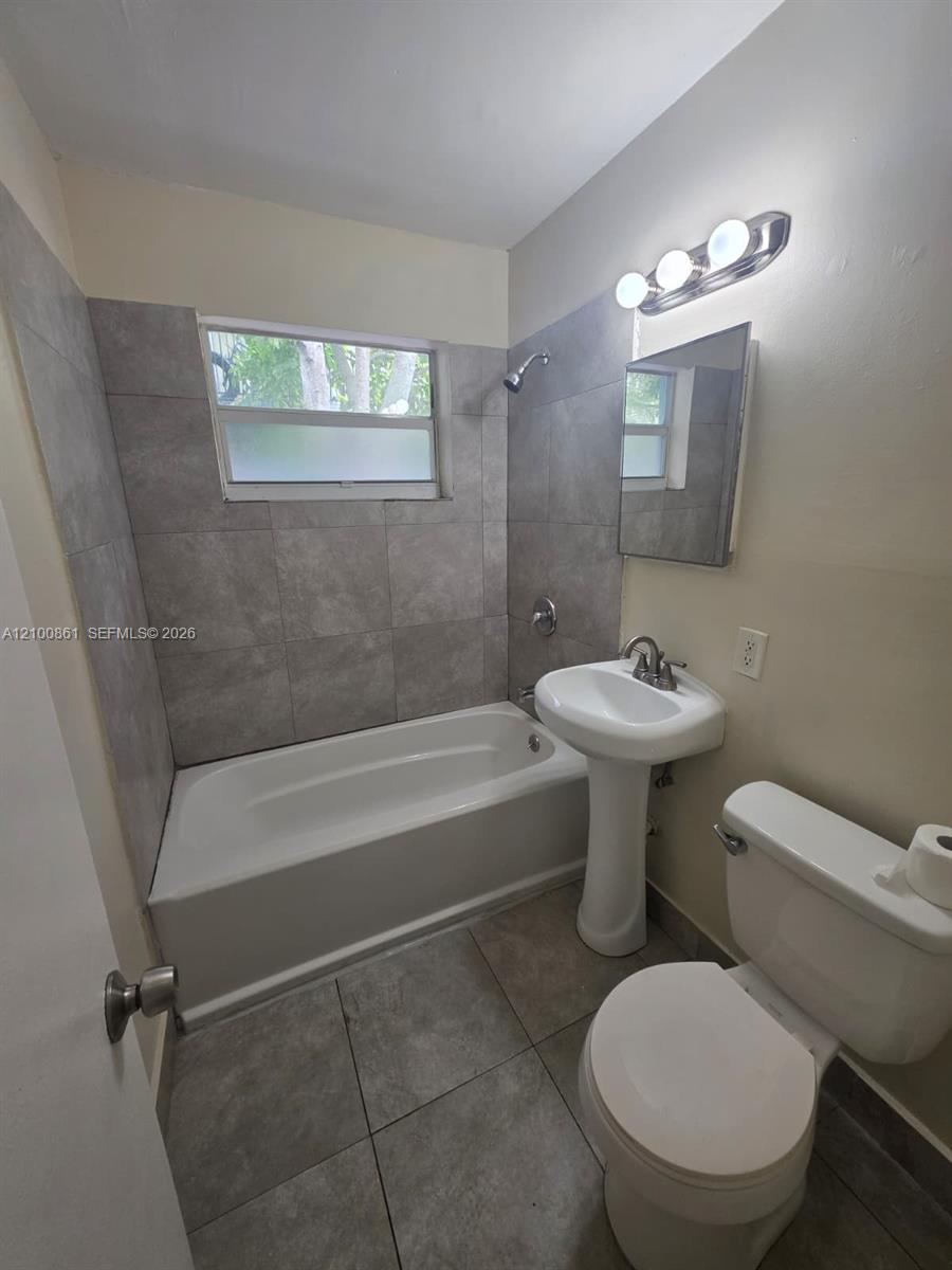 1105 Sw 15th Terrace 4 Property Photo 2