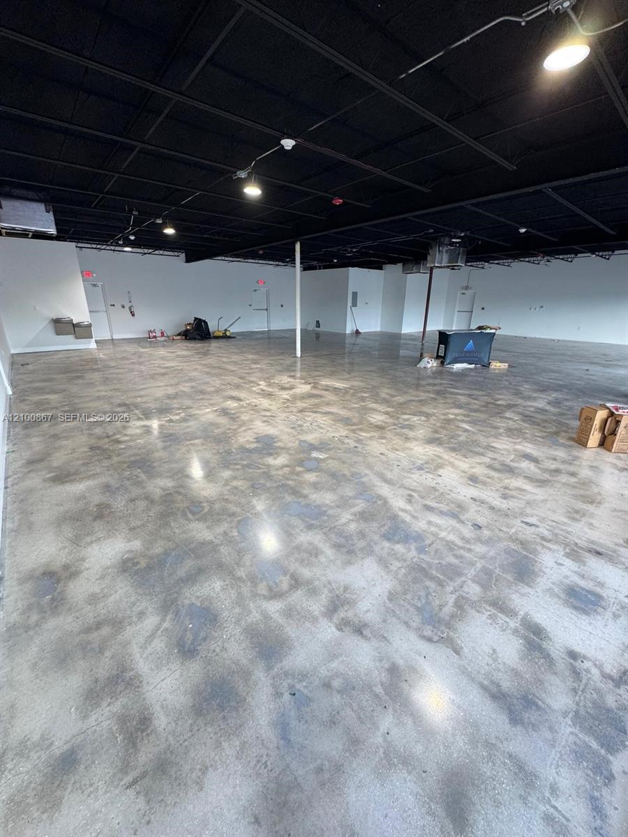1341-1361 S Powerline Road Property Photo 14