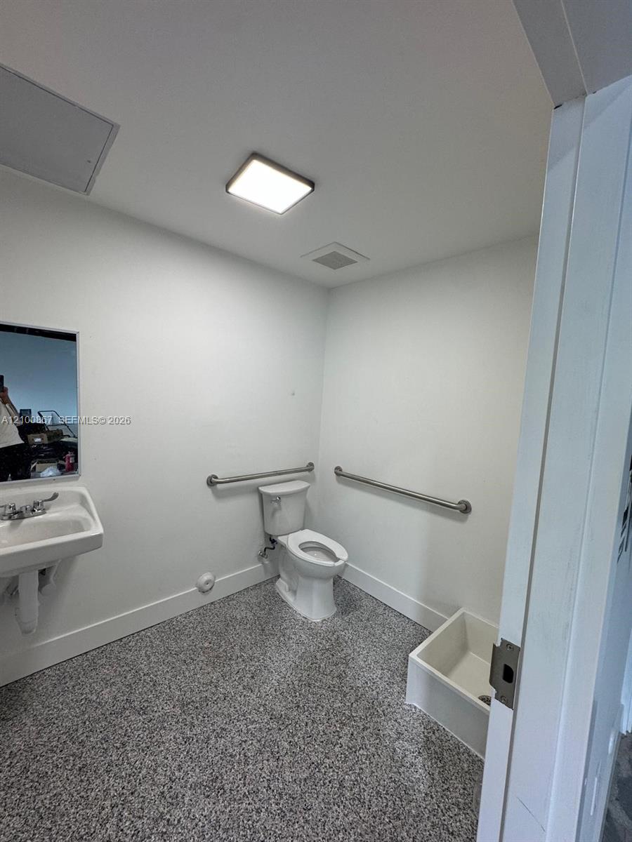 1341-1361 S Powerline Road Property Photo 17