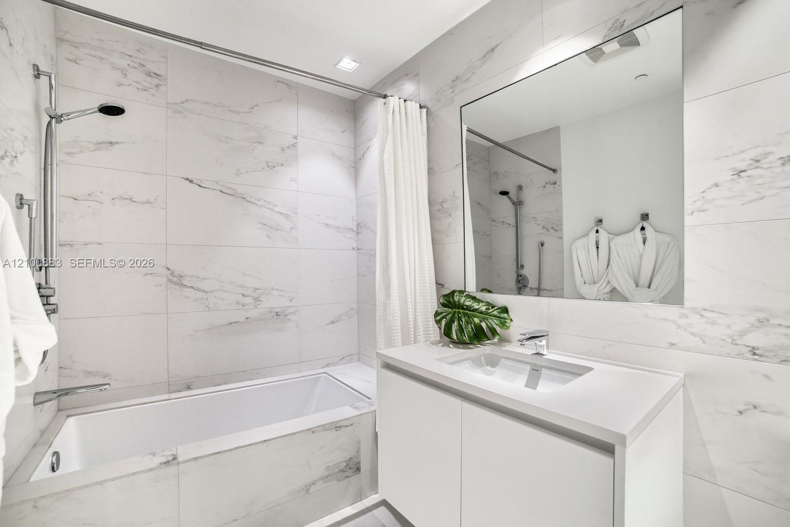 1000 Biscayne Boulevard 3302 Property Photo 17