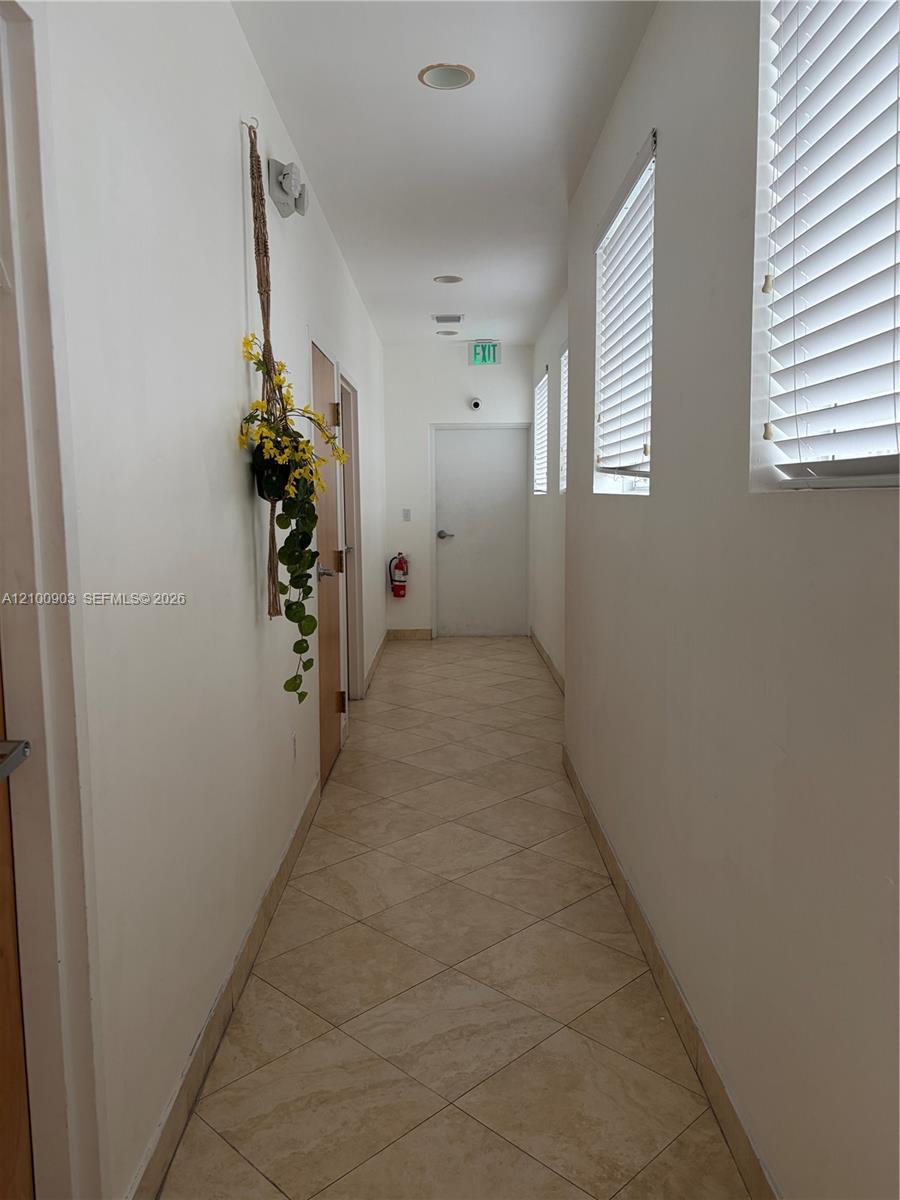 18315 W Dixie Highway Property Photo 2