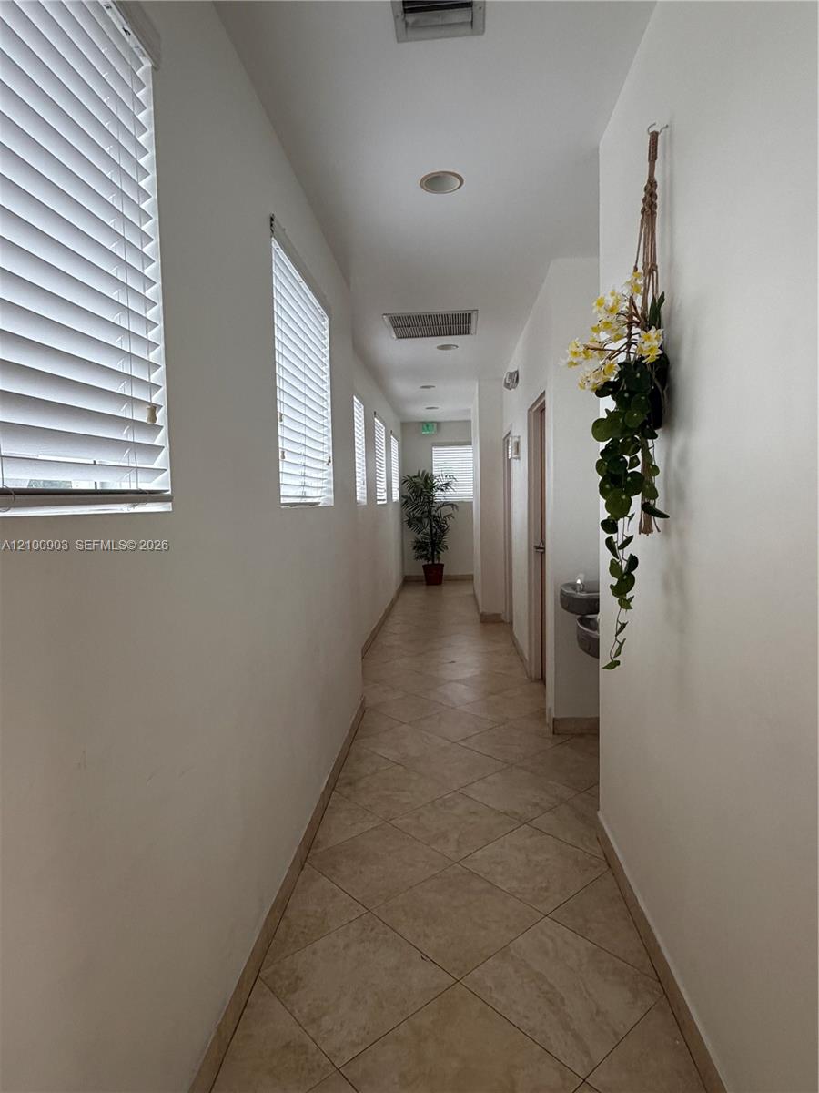 18315 W Dixie Highway Property Photo 8