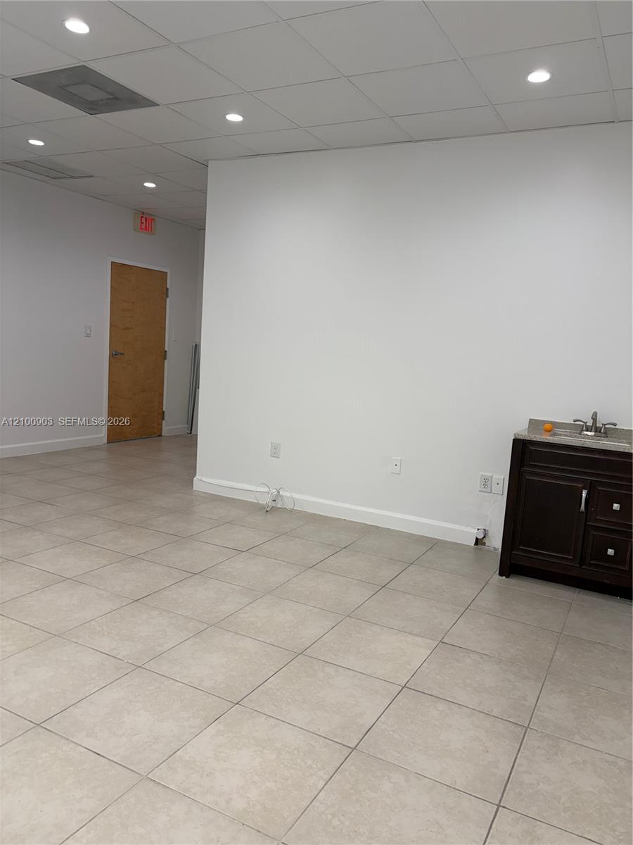 18315 W Dixie Highway Property Photo 10