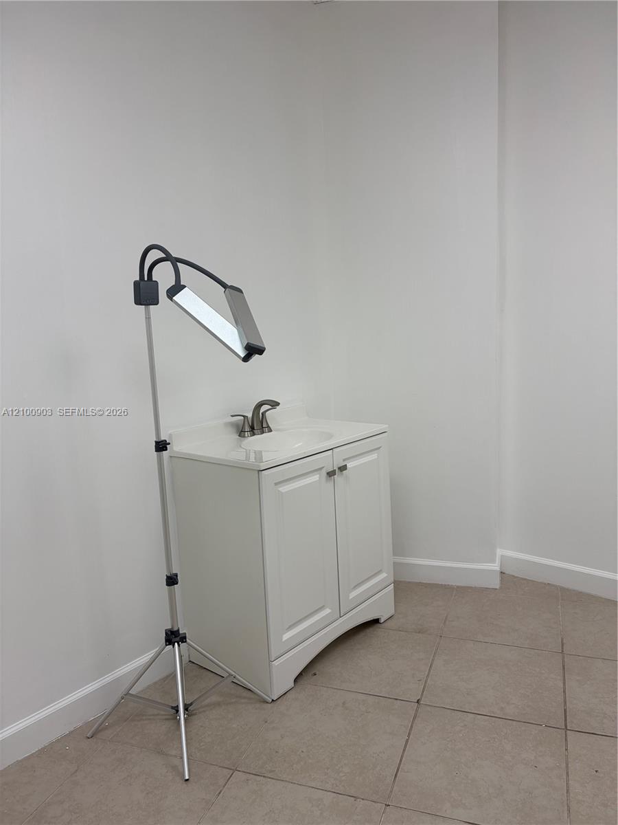 18315 W Dixie Highway Property Photo 13