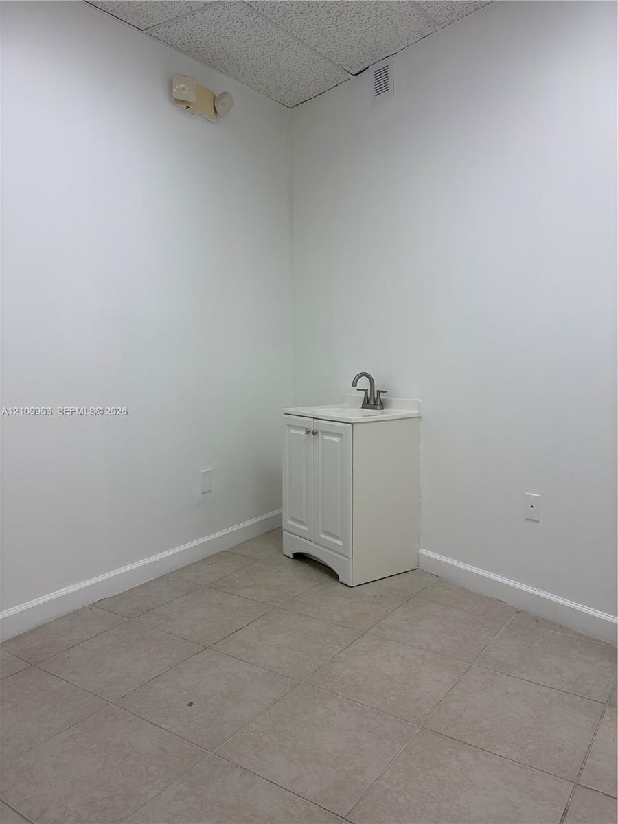 18315 W Dixie Highway Property Photo 14