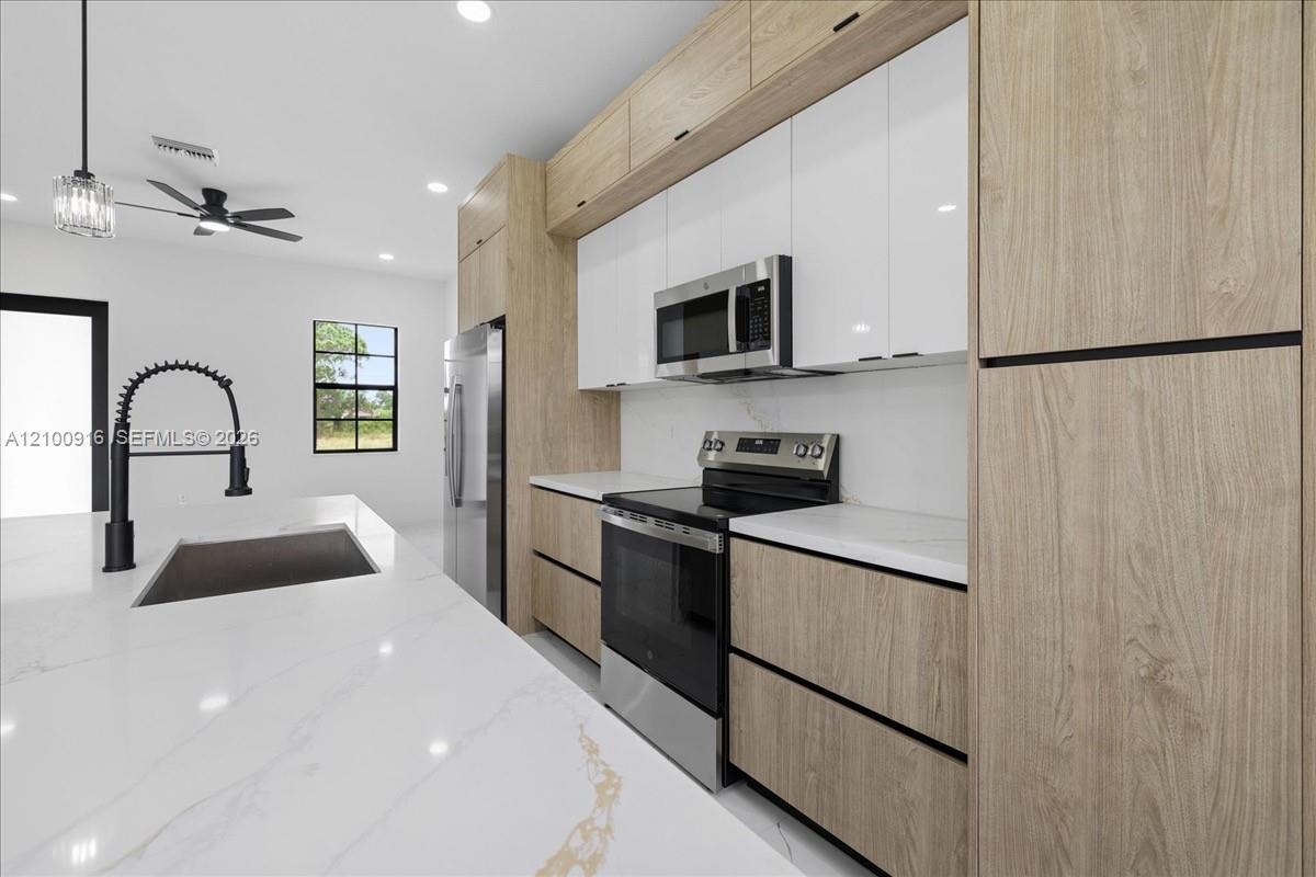 1205 Damen Street E Property Photo 19
