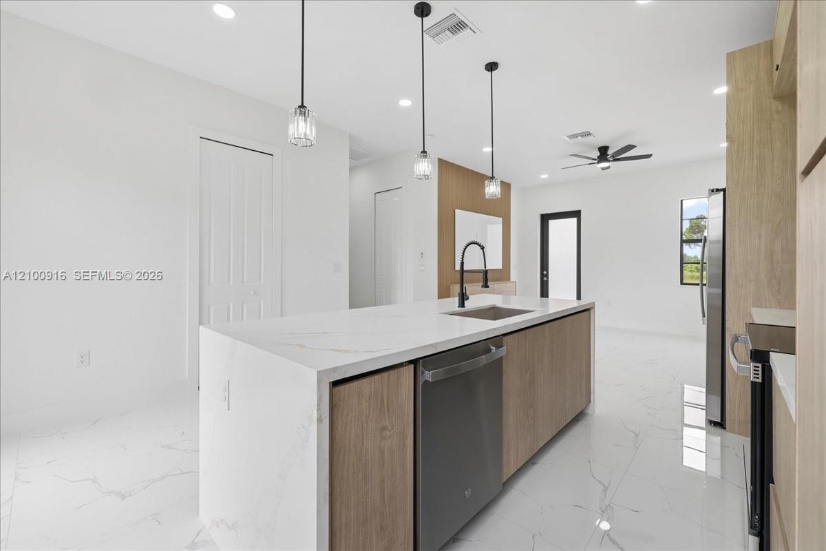 1205 Damen Street E Property Photo 21