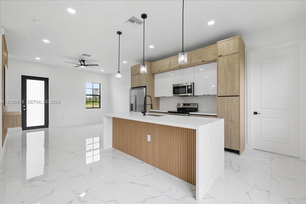 1205 Damen Street E Property Photo 22