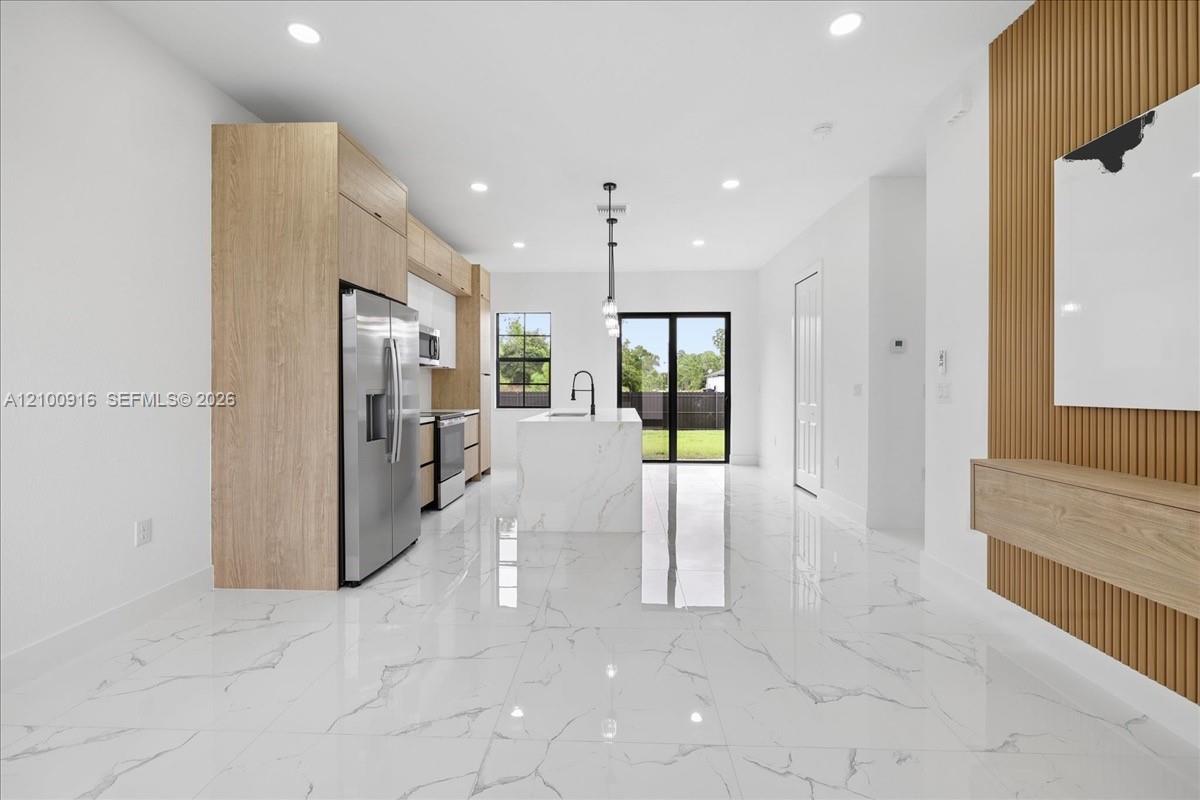 1205 Damen Street E Property Photo 24