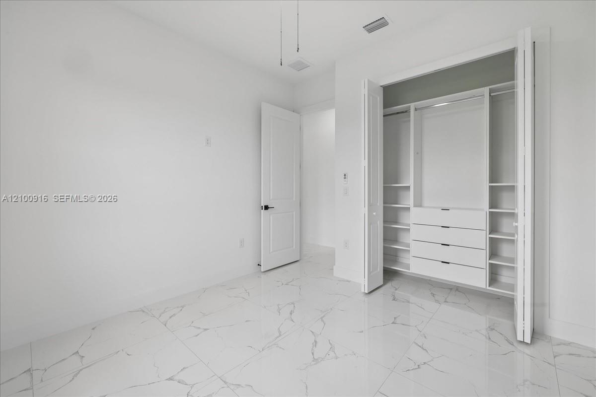 1205 Damen Street E Property Photo 28