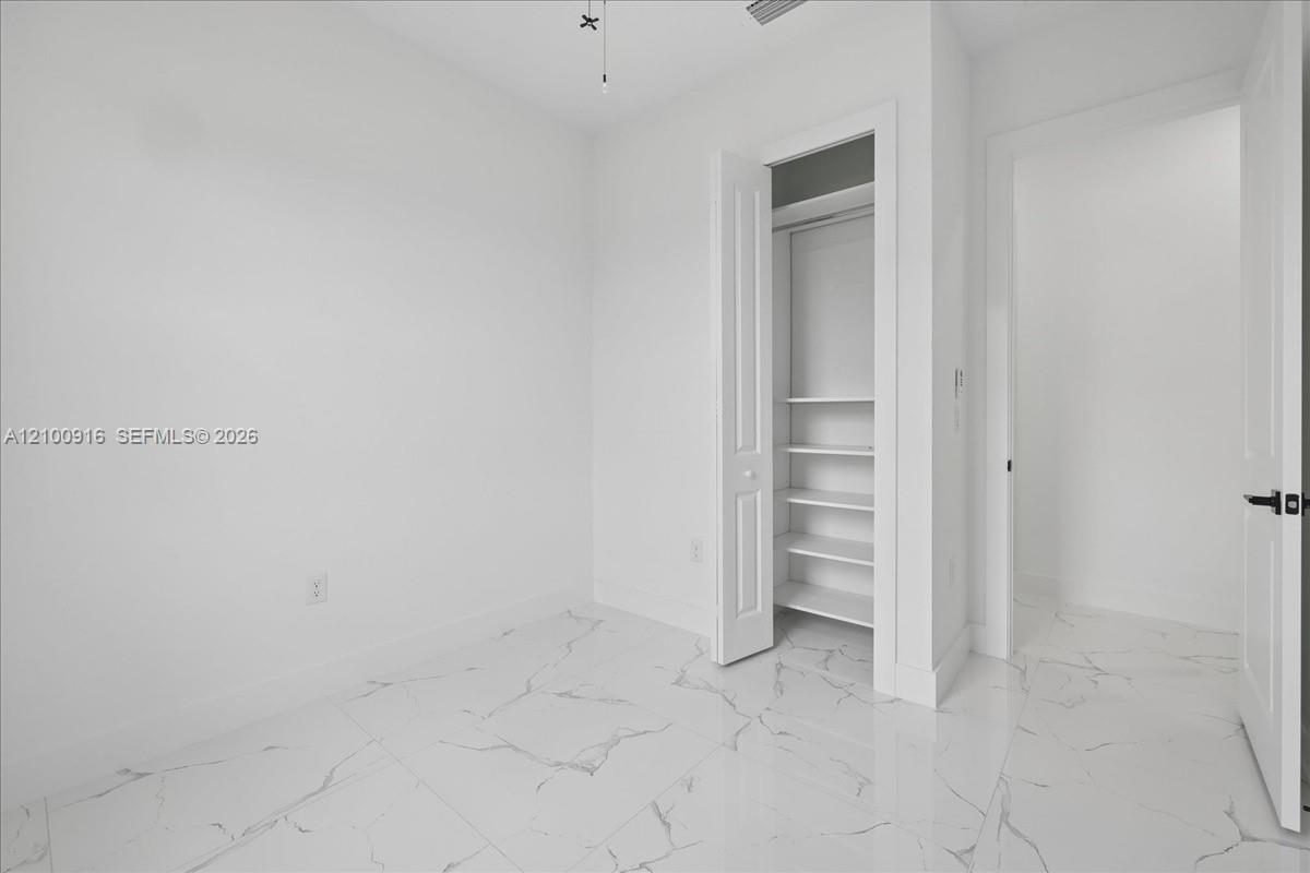 1205 Damen Street E Property Photo 32