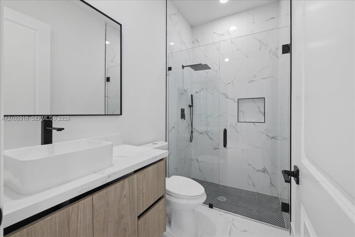 1205 Damen Street E Property Photo 37