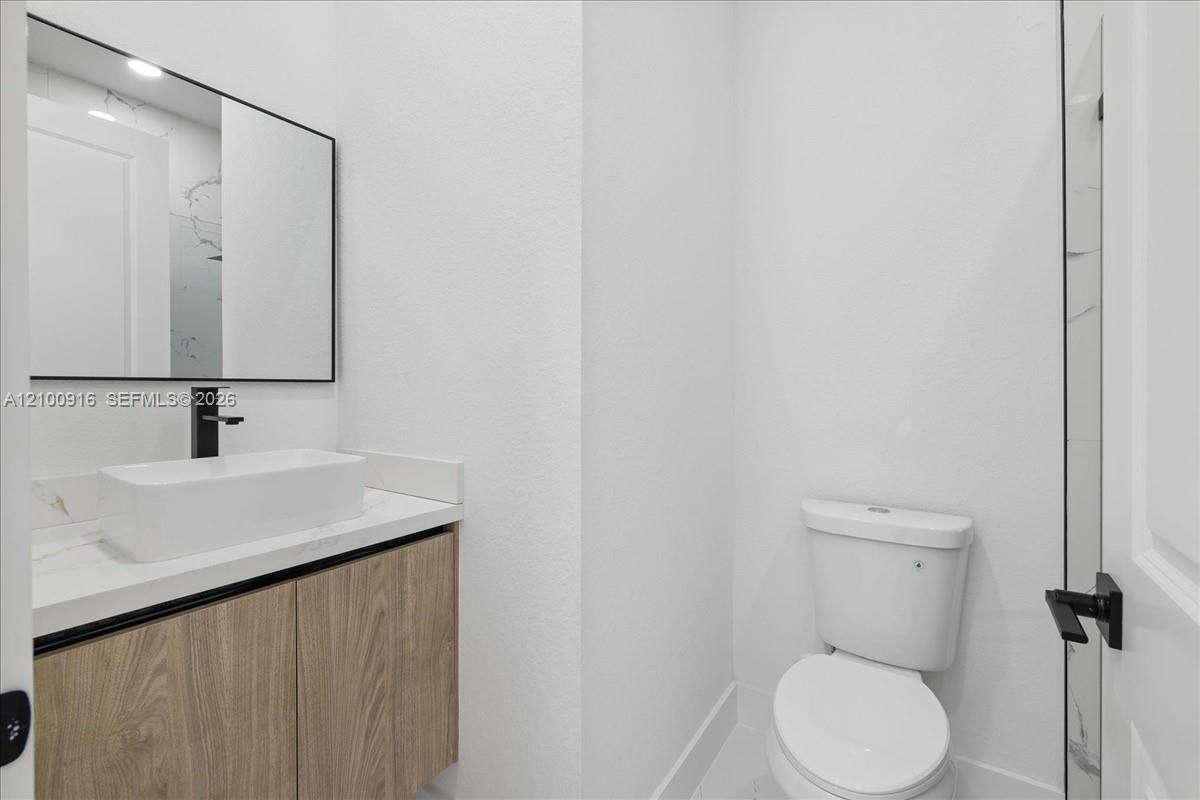 1205 Damen Street E Property Photo 39