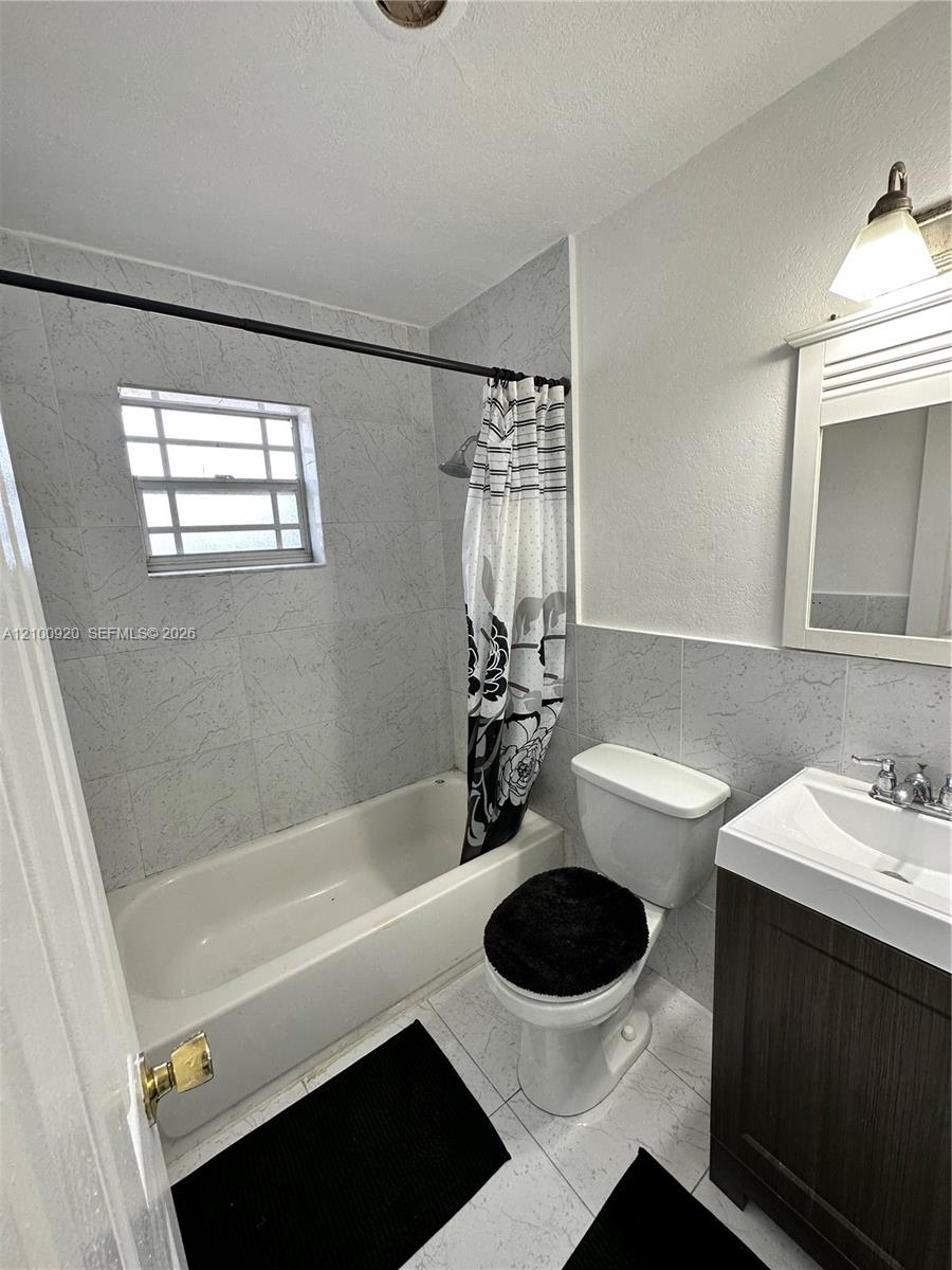 2534 Nw 139th Street 3 Property Photo 5