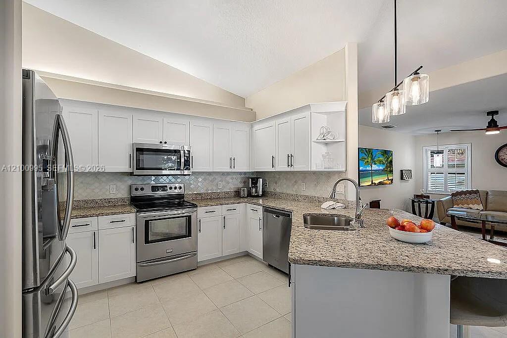 4065 9th Place Property Photo 12