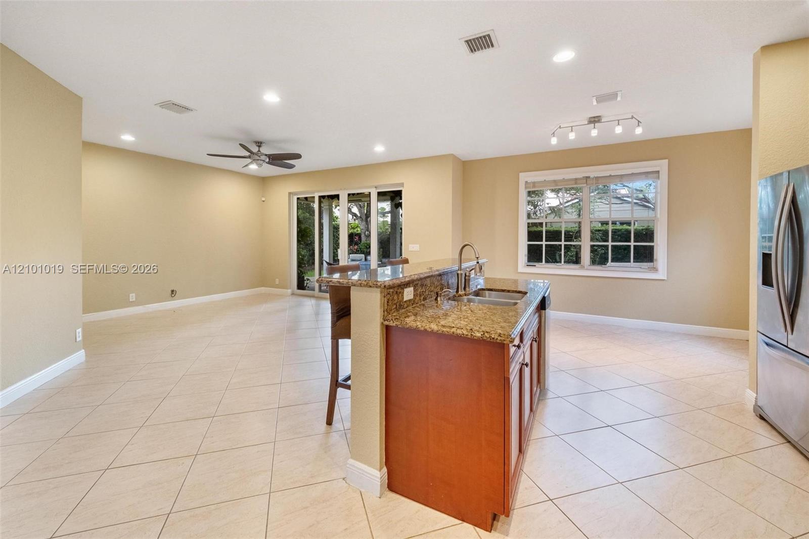 4685 Lakeside Terrace Property Photo 14