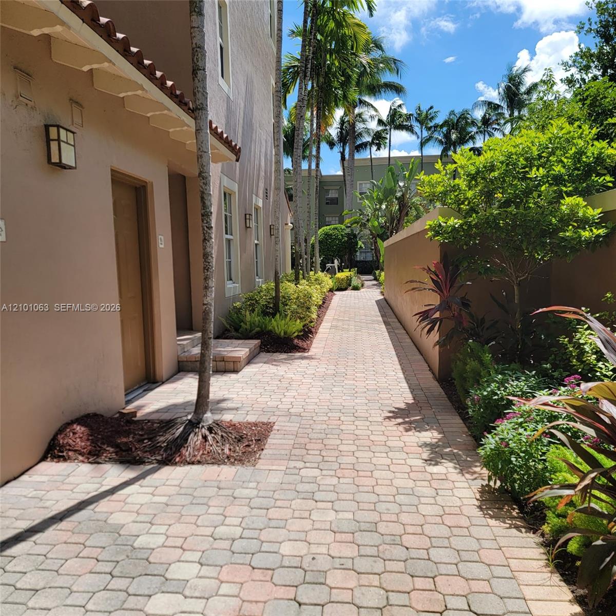 1919 Van Buren Street 813a Property Photo 2
