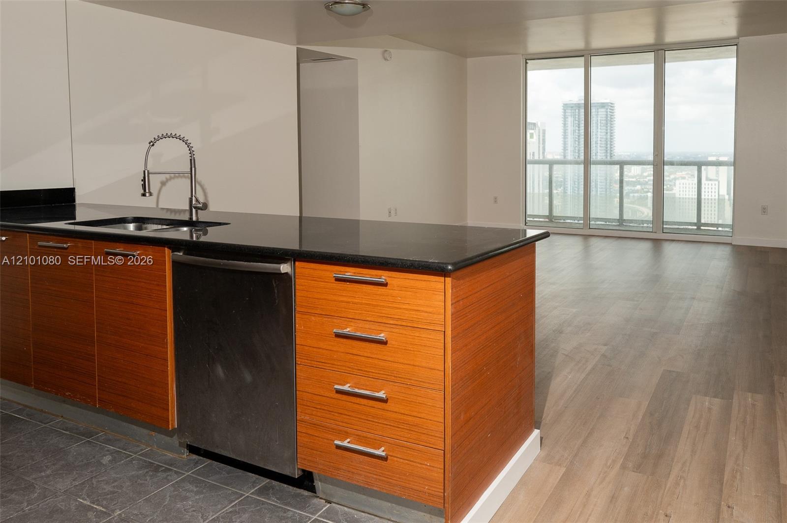 50 Biscayne Boulevard 4111 Property Photo 1