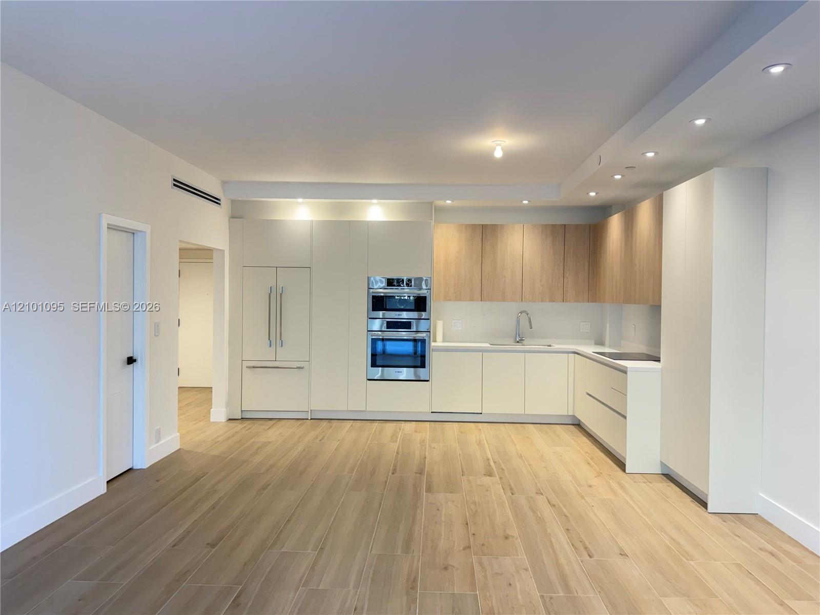 A12101095 Property Photo 2