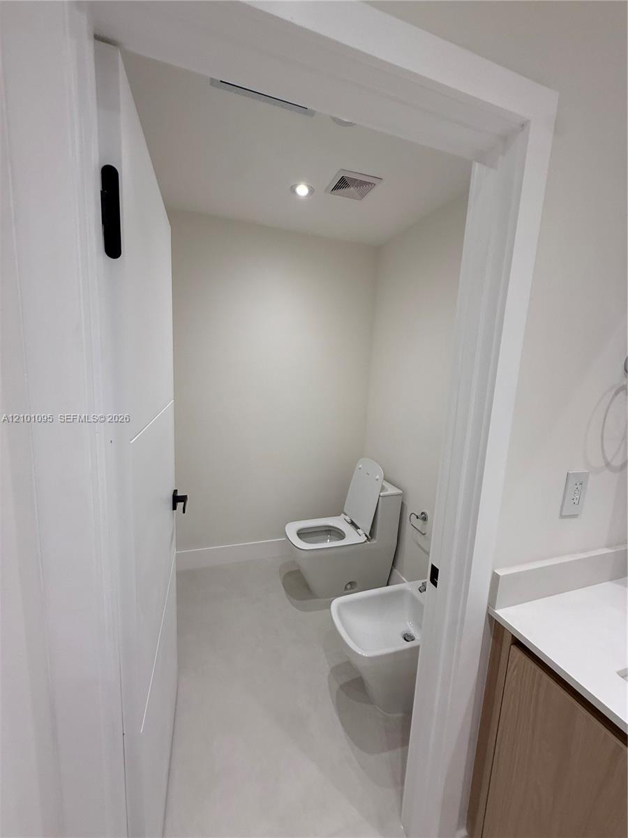 A12101095 Property Photo 15
