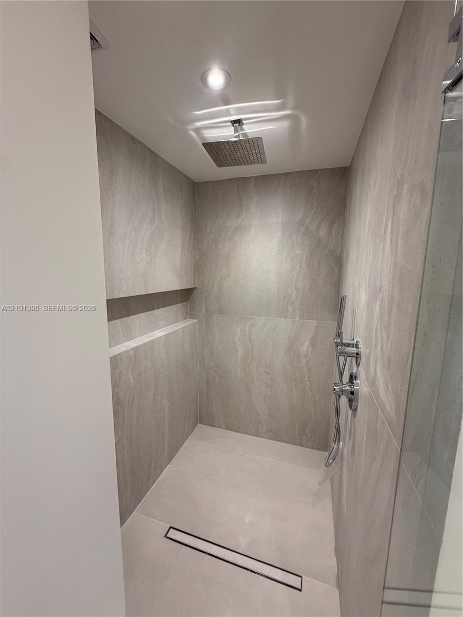 A12101095 Property Photo 16
