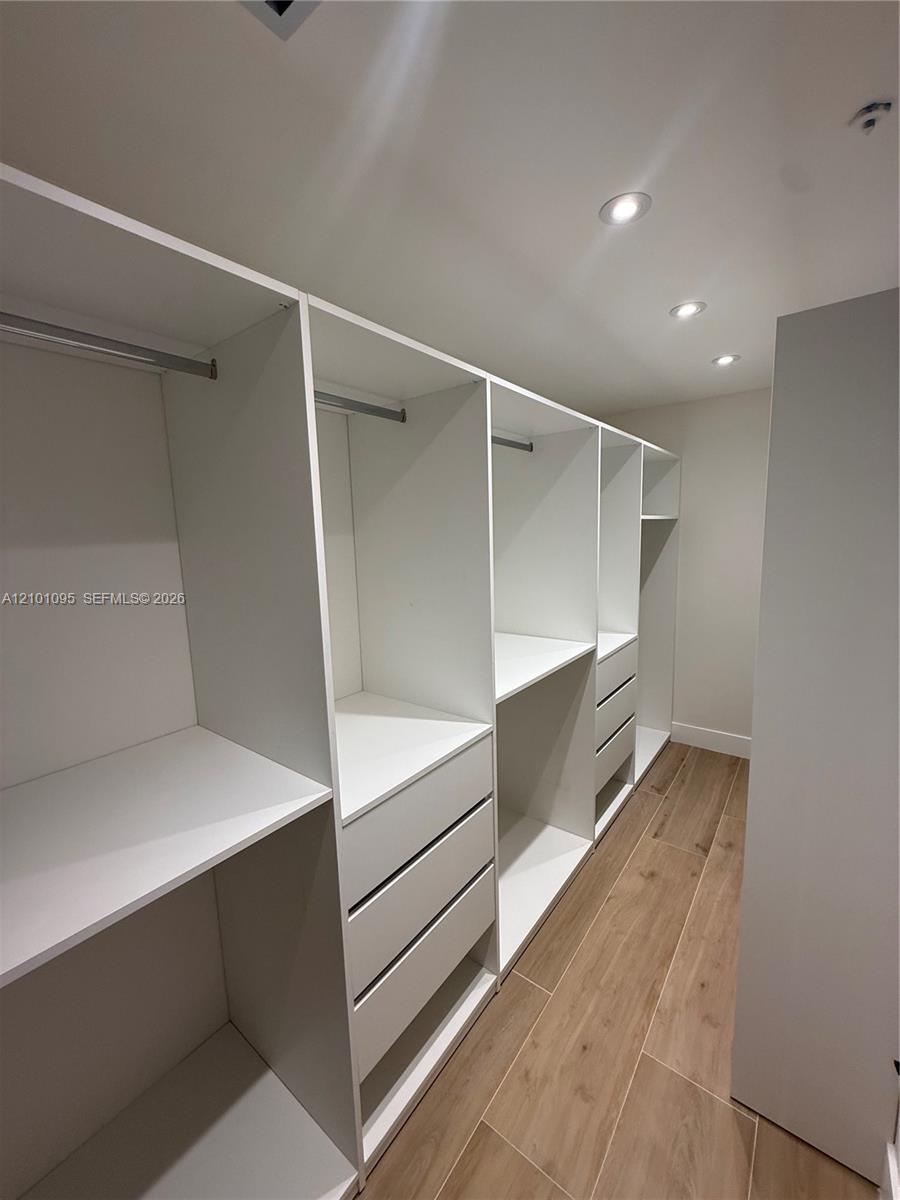 A12101095 Property Photo 17
