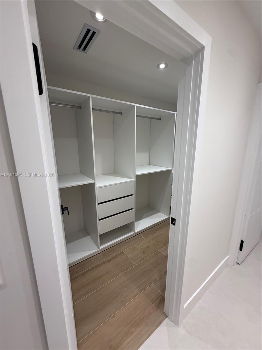 A12101095 Property Photo 18